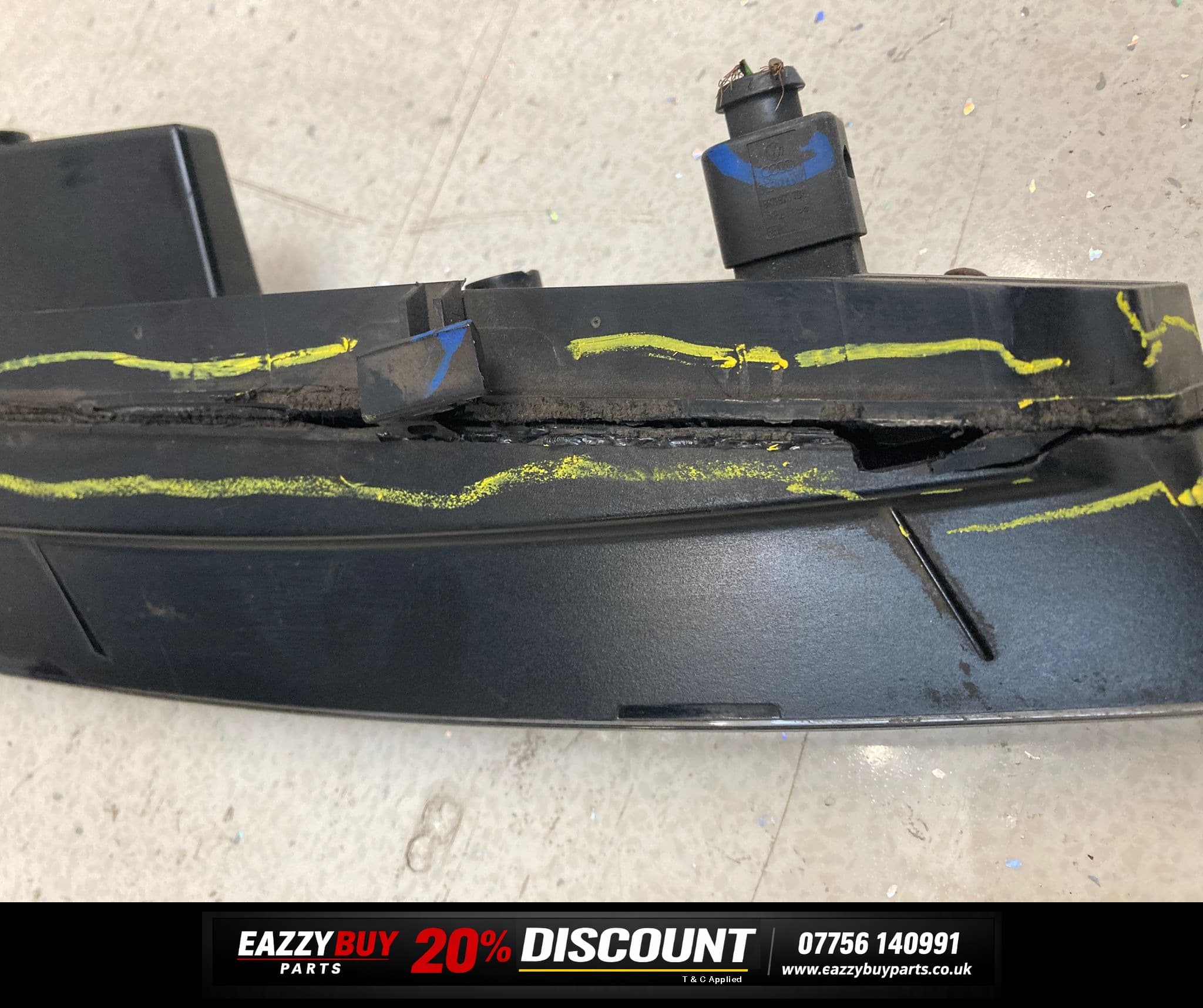 Audi Q7 4L 2007-15 Front Right Indicator slight damage 4l0953042d