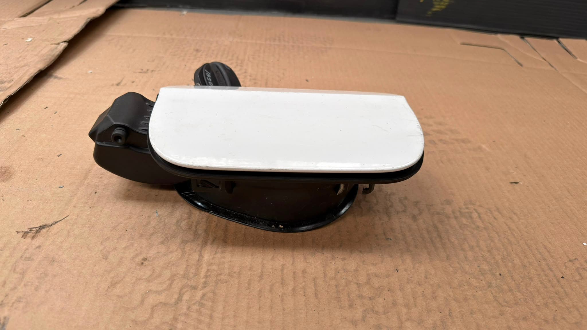 Audi A5 MK2 S Line 2016-2019 Fuel Filler Flap 8w6809906
