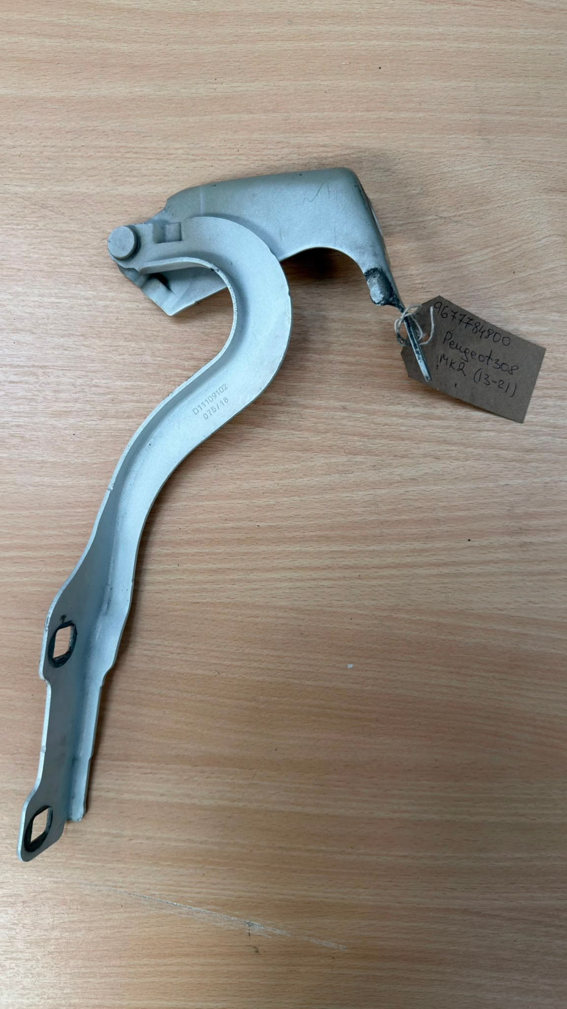 Peugeot 308 MK2 13-21 Front Left Bonnet Hinge 9677784800