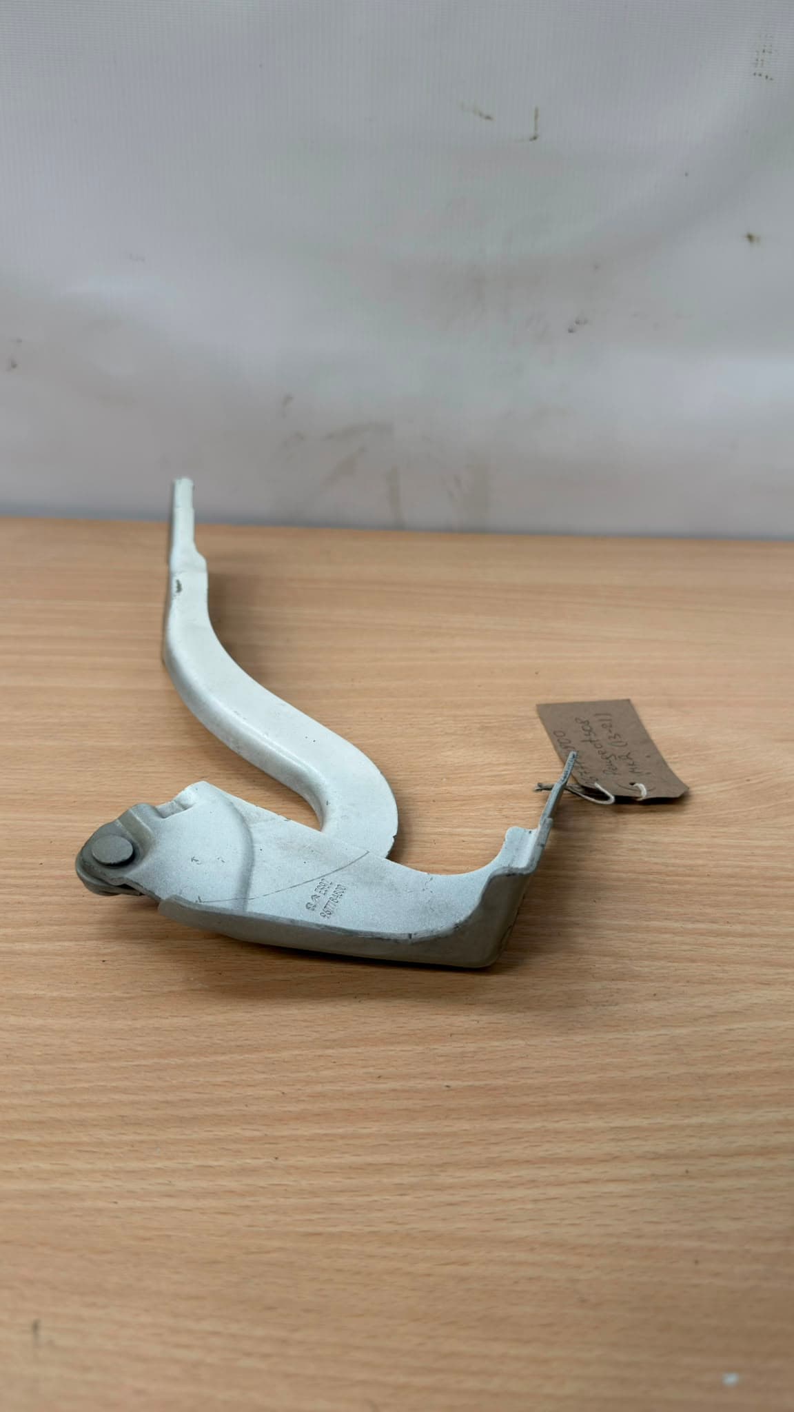 Peugeot 308 MK2 13-21 Front Left Bonnet Hinge 9677784800