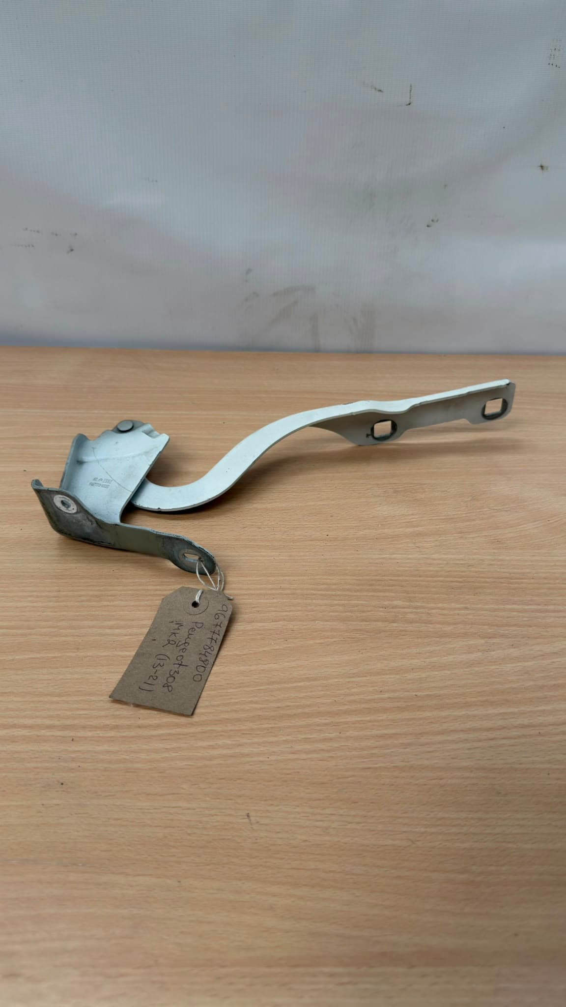 Peugeot 308 MK2 13-21 Front Left Bonnet Hinge 9677784800