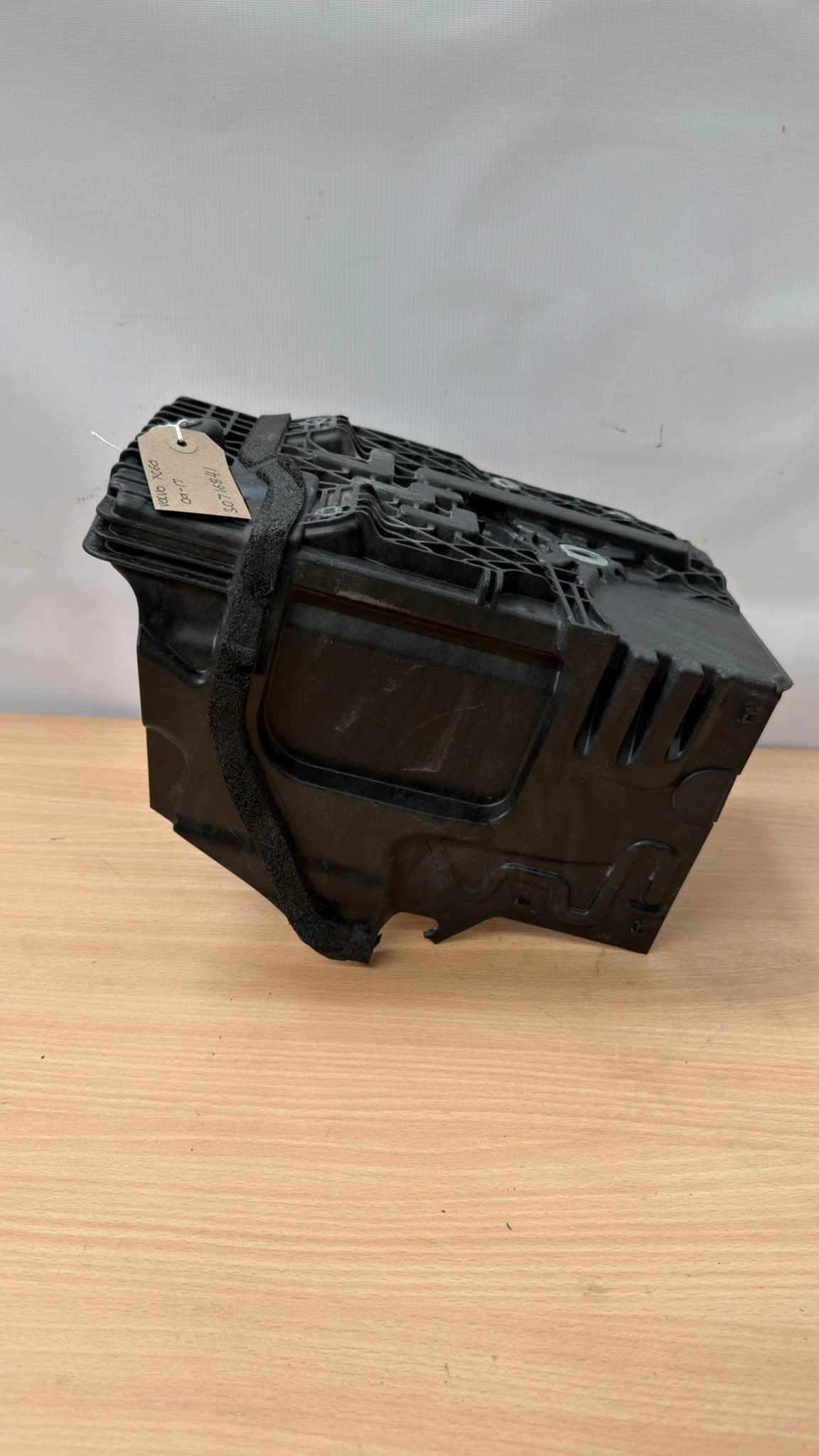 VOLVO S60 P3 MK2 10-18 BONNET RELEASE CABLE SEAL COVER CAP 30716841