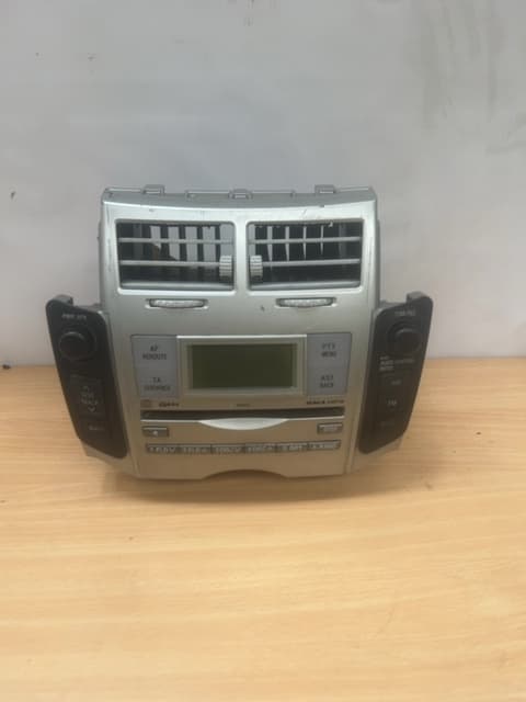 Toyota Yaris MK2 2006-2011 Stereo Radio CD Player Head Unit 861200D211