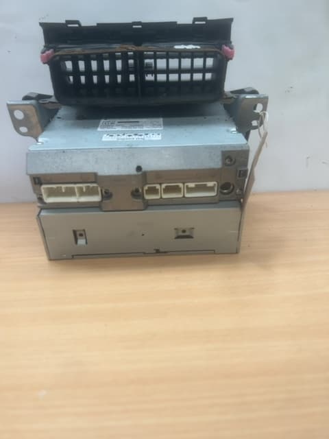 Toyota Yaris MK2 2006-2011 Stereo Radio CD Player Head Unit 861200D211