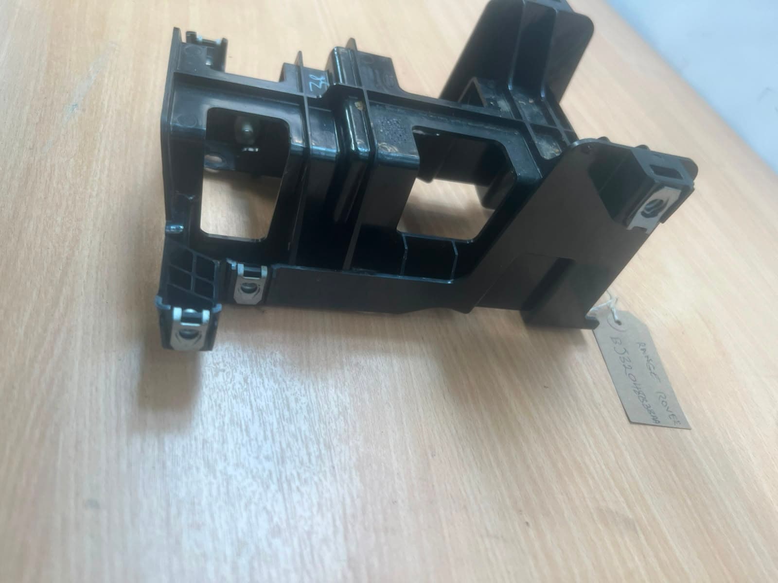 Range Rover Evoque L538 2011-2018 Centre Console Bracket BJ32048B38AA