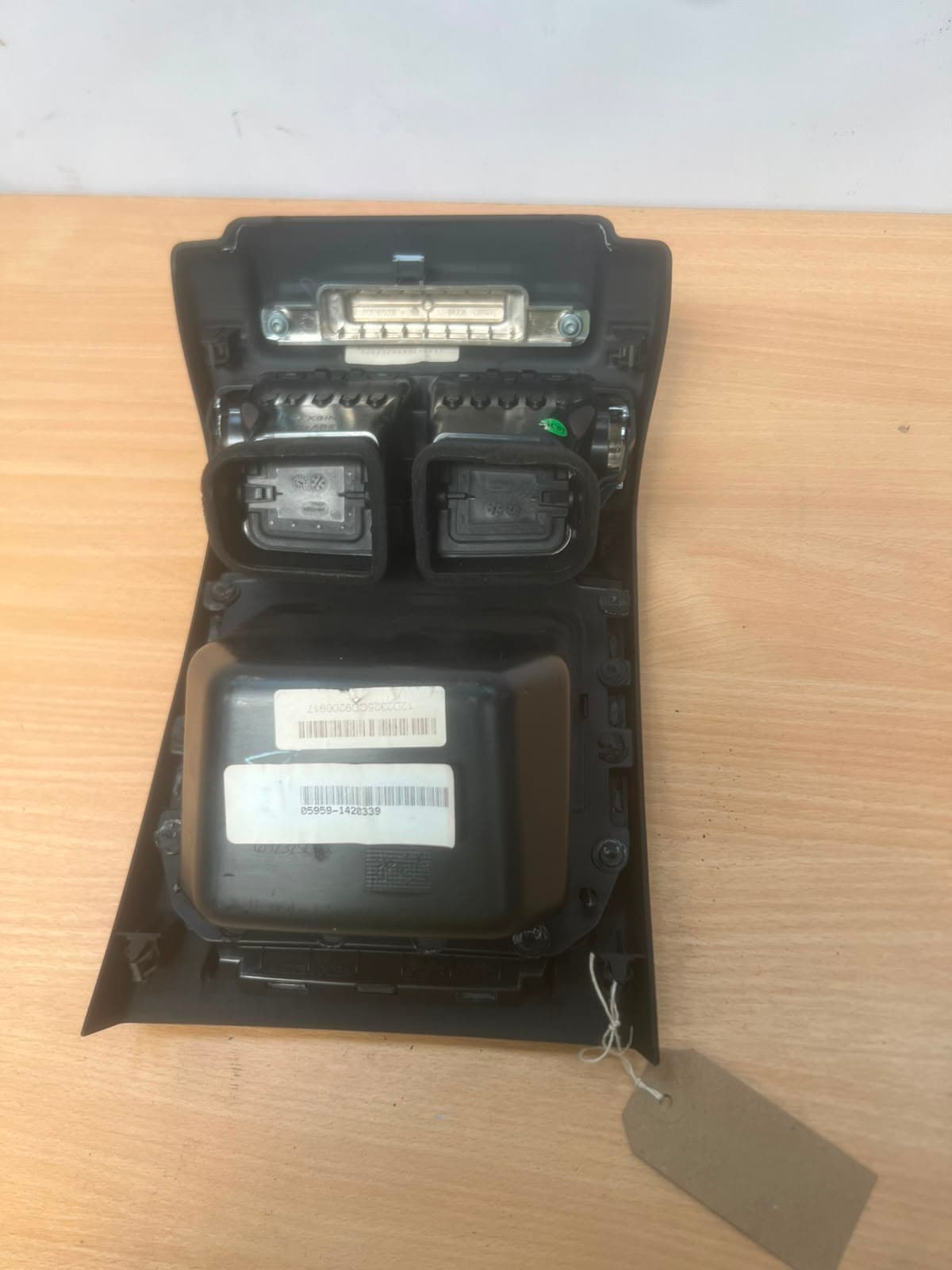 Range Rover Evoque L538 2015-2019 Rear Centre Middle Air Vent EJ3204569B