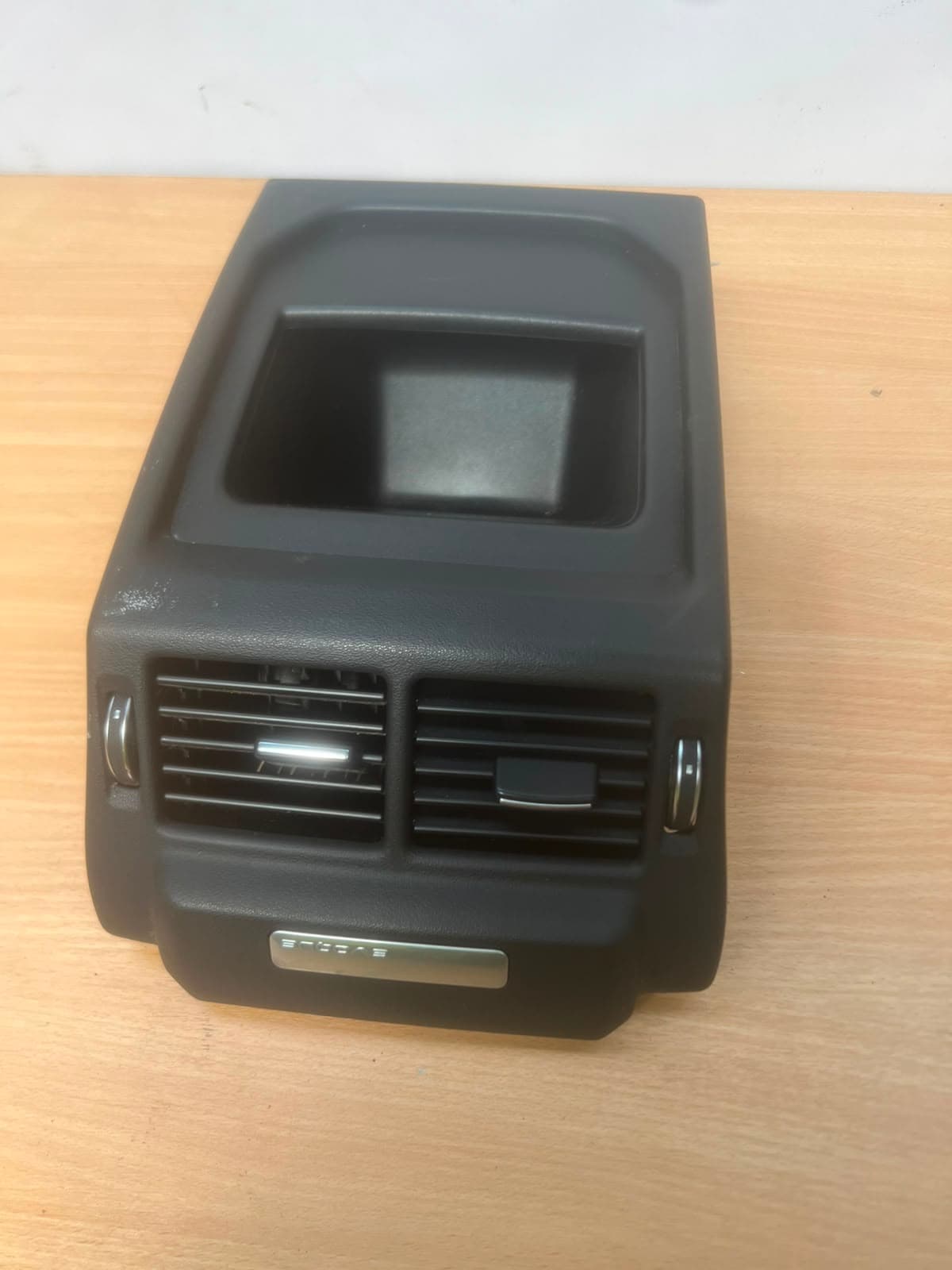 Range Rover Evoque L538 2015-2019 Rear Centre Middle Air Vent EJ3204569B