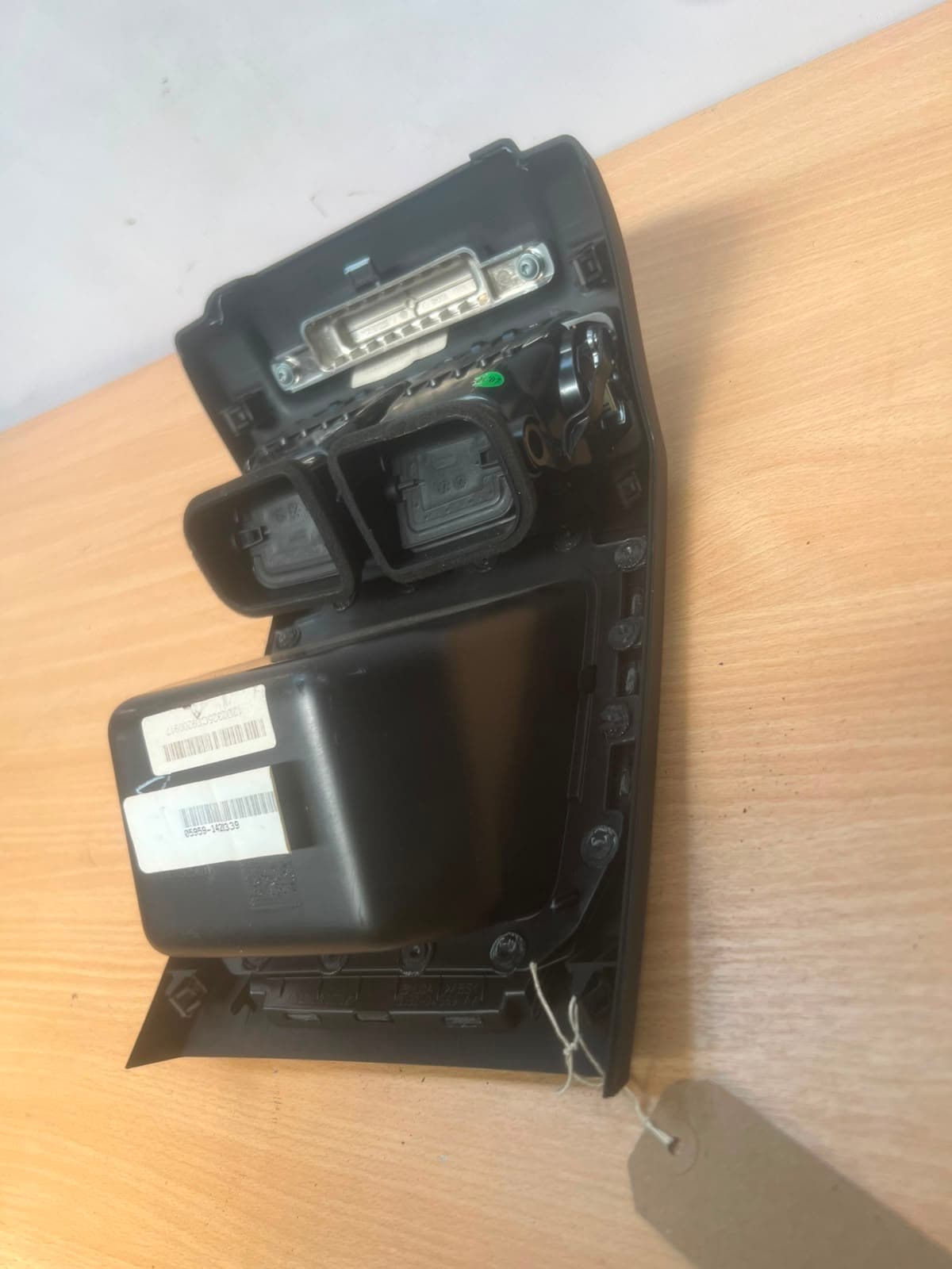 Range Rover Evoque L538 2015-2019 Rear Centre Middle Air Vent EJ3204569B