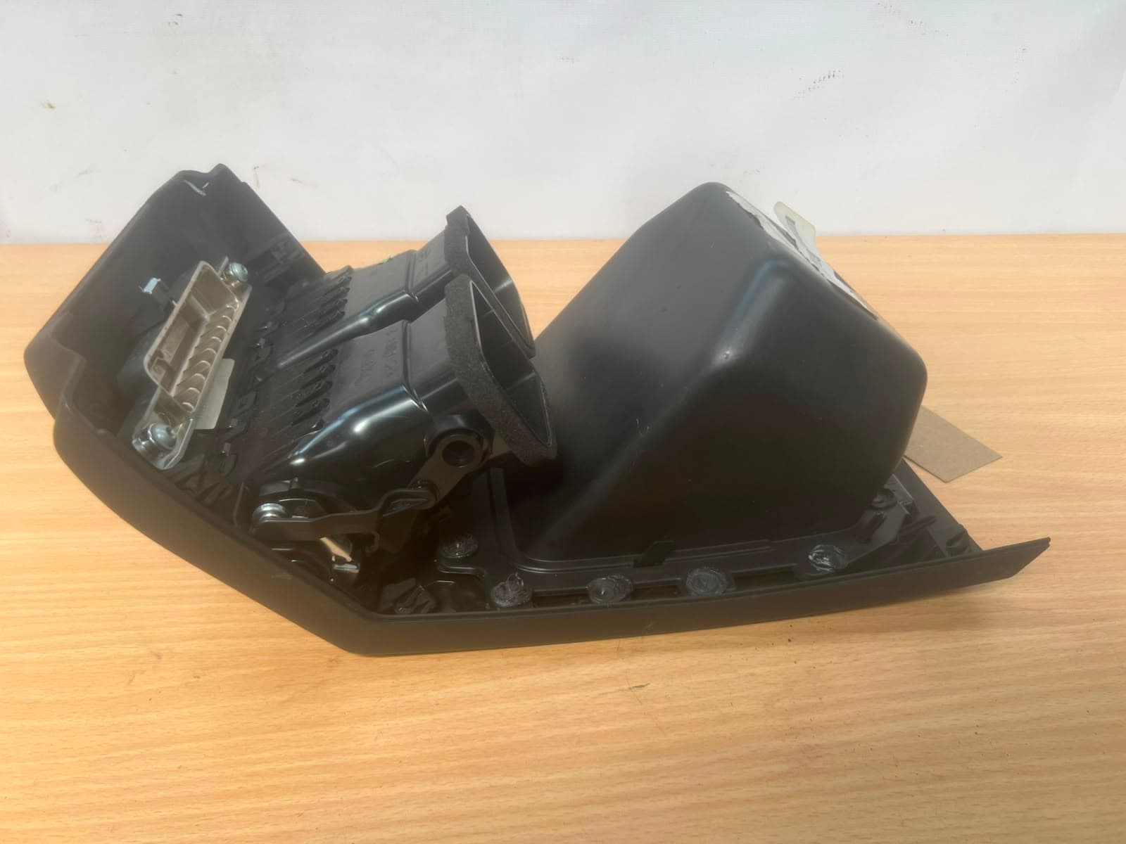 Range Rover Evoque L538 2015-2019 Rear Centre Middle Air Vent EJ3204569B