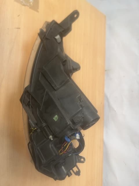 PEUGEOT 208 MK1 2013 PASSENGER SIDE HEADLIGHT LEFT SIDE HEADLIGHT