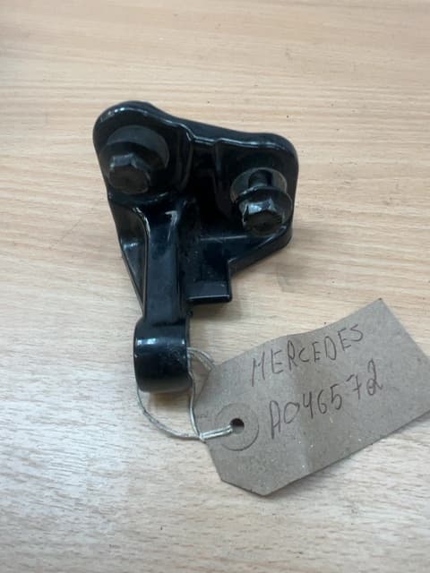 Mercedes-Benz CLA C117 Coupe Driver Side Front Right Door Hinge A046572