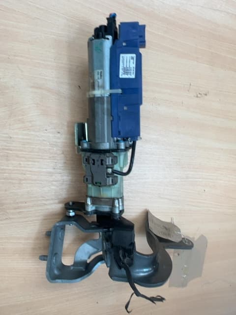 Audi A6 C7 Avant Tailgate Puller E5030118