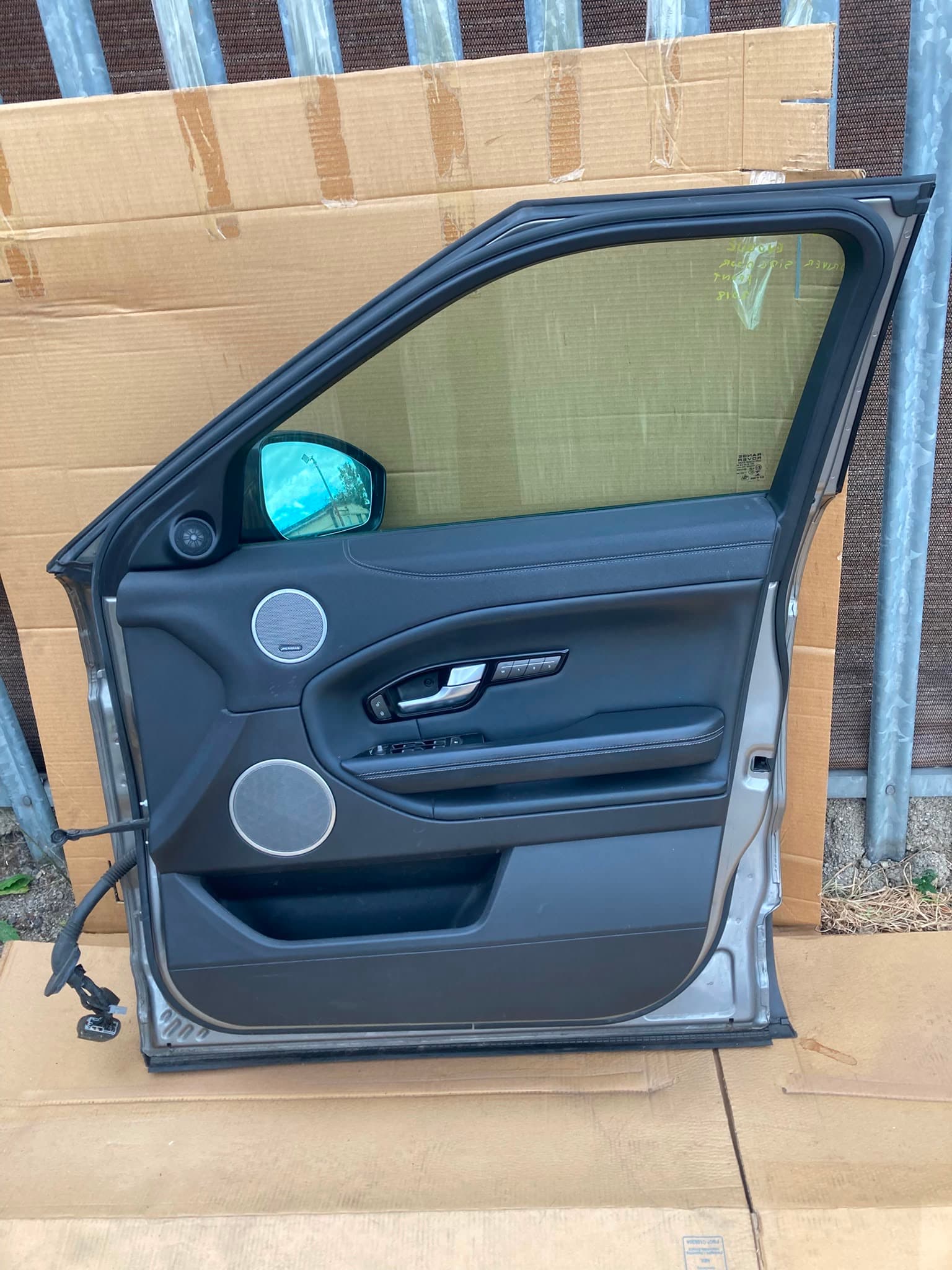 RANGE ROVER EVOQUE DRIVER SIDE DOOR FRONT 2018