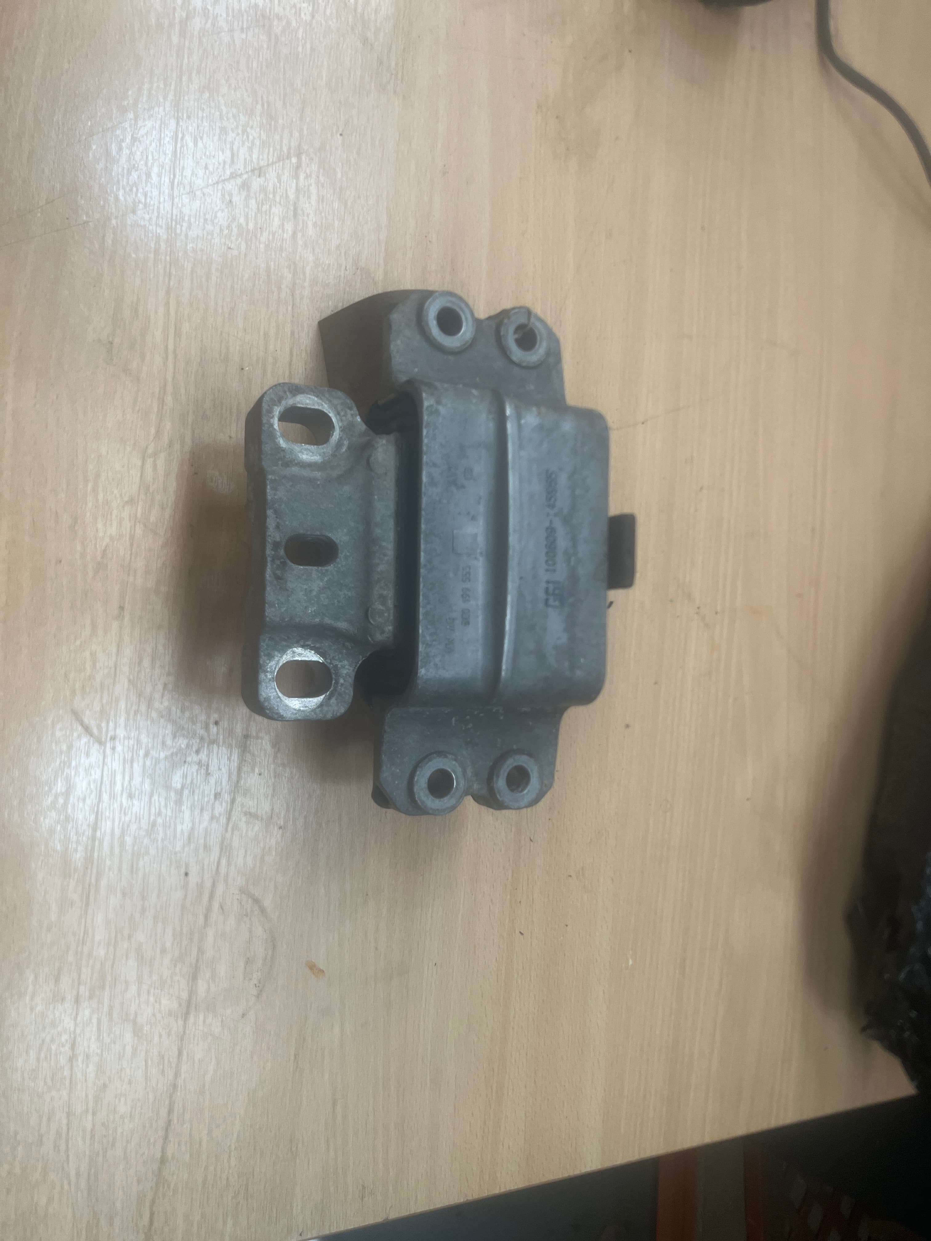 Volkswagen Passat B6 05-10 Engine Mount 3C0199555