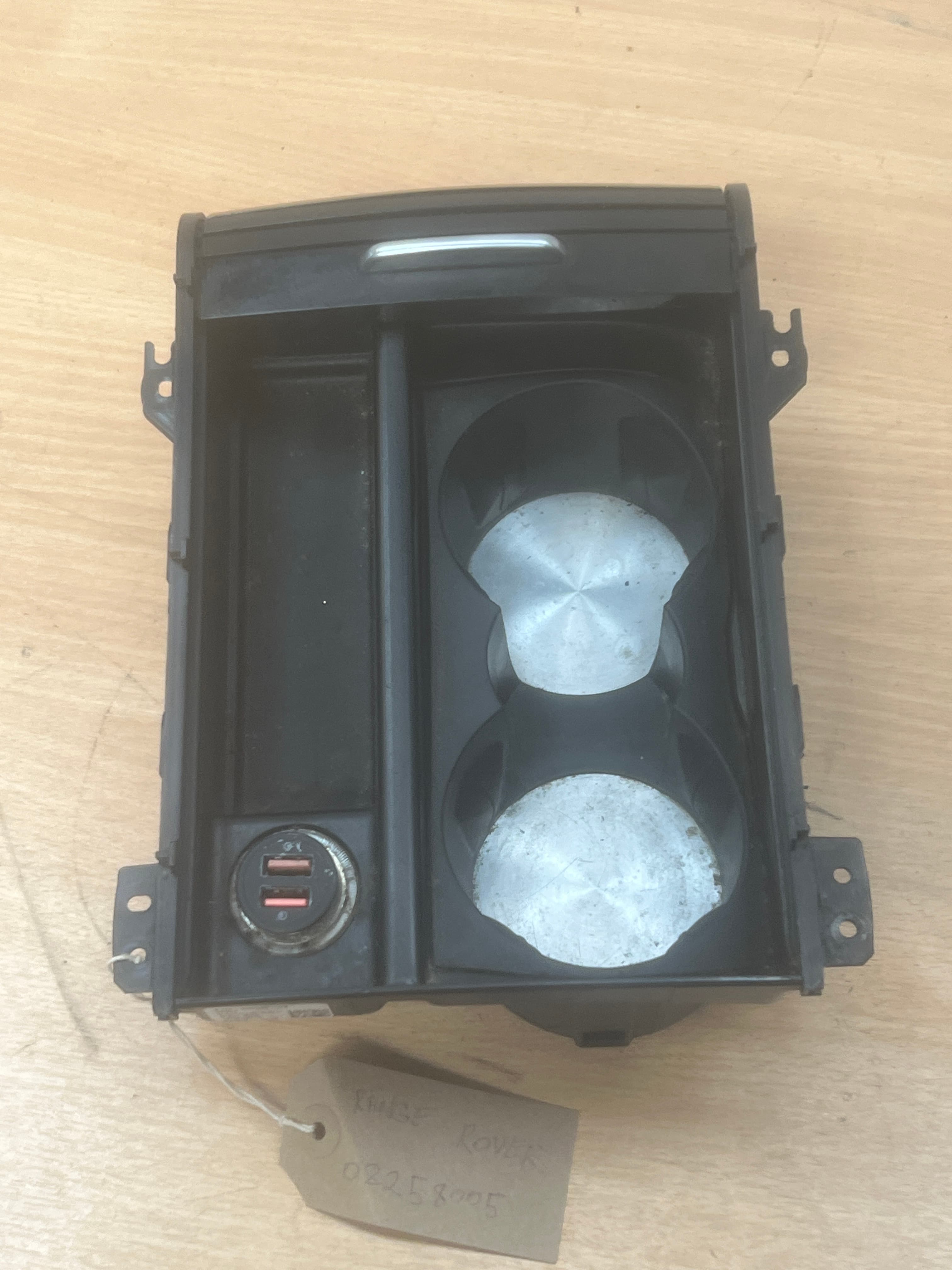 LAND ROVER RANGE ROVER EVOQUE L538 Cup Holder 08258-005 2.20 Diesel 35827899