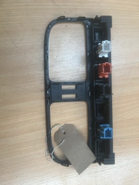 VOLKSWAGEN Polo MK5 2013 Dashboard Air Vent Trim Front Middle W18403