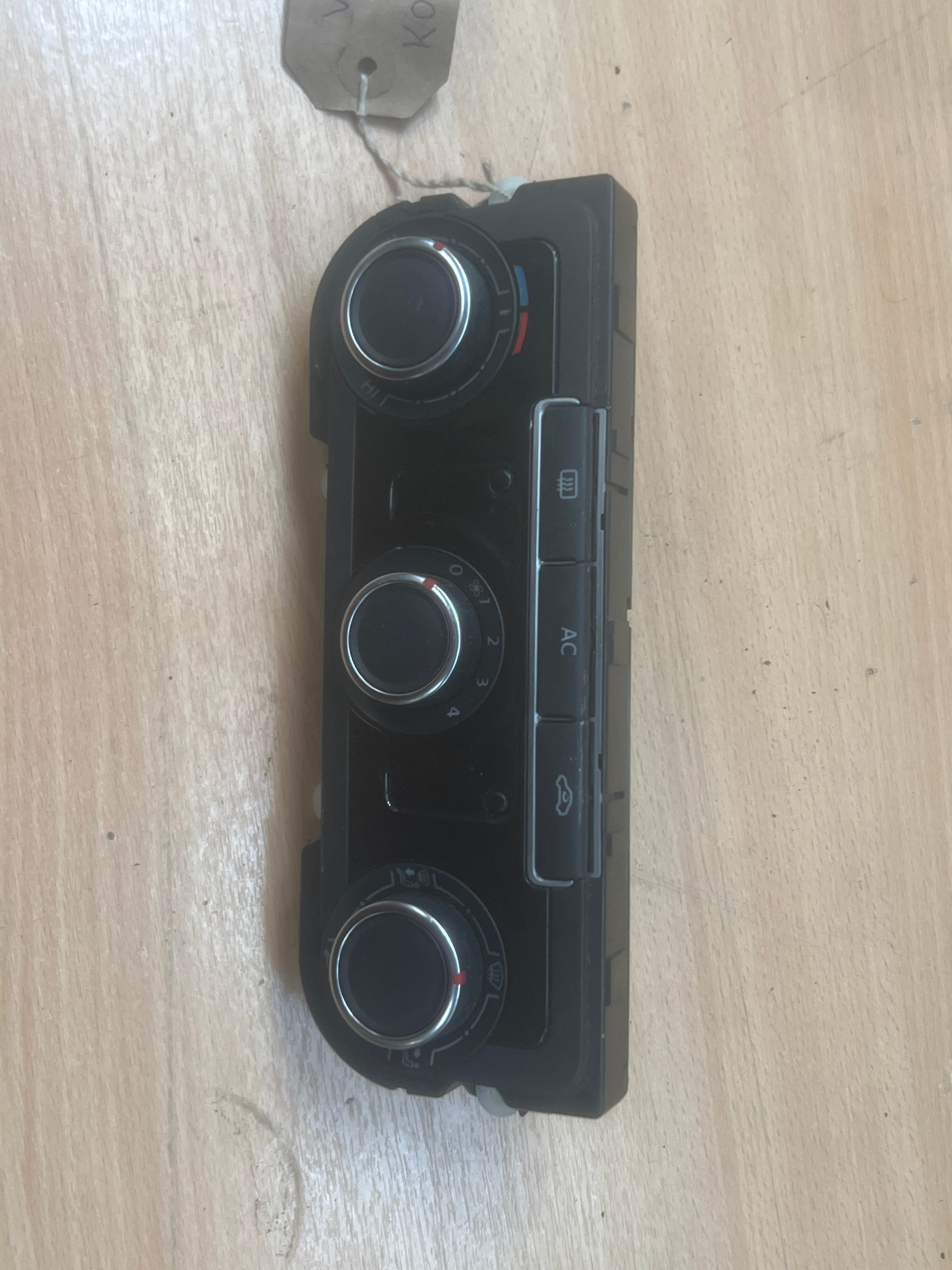 VW GOLF MK6 2012 CLIMATE CONTROL UNIT HEATER A/C PANEL K0165Hb009751