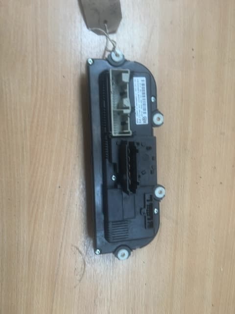 VW GOLF MK6 2012 CLIMATE CONTROL UNIT HEATER A/C PANEL K0165Hb009751