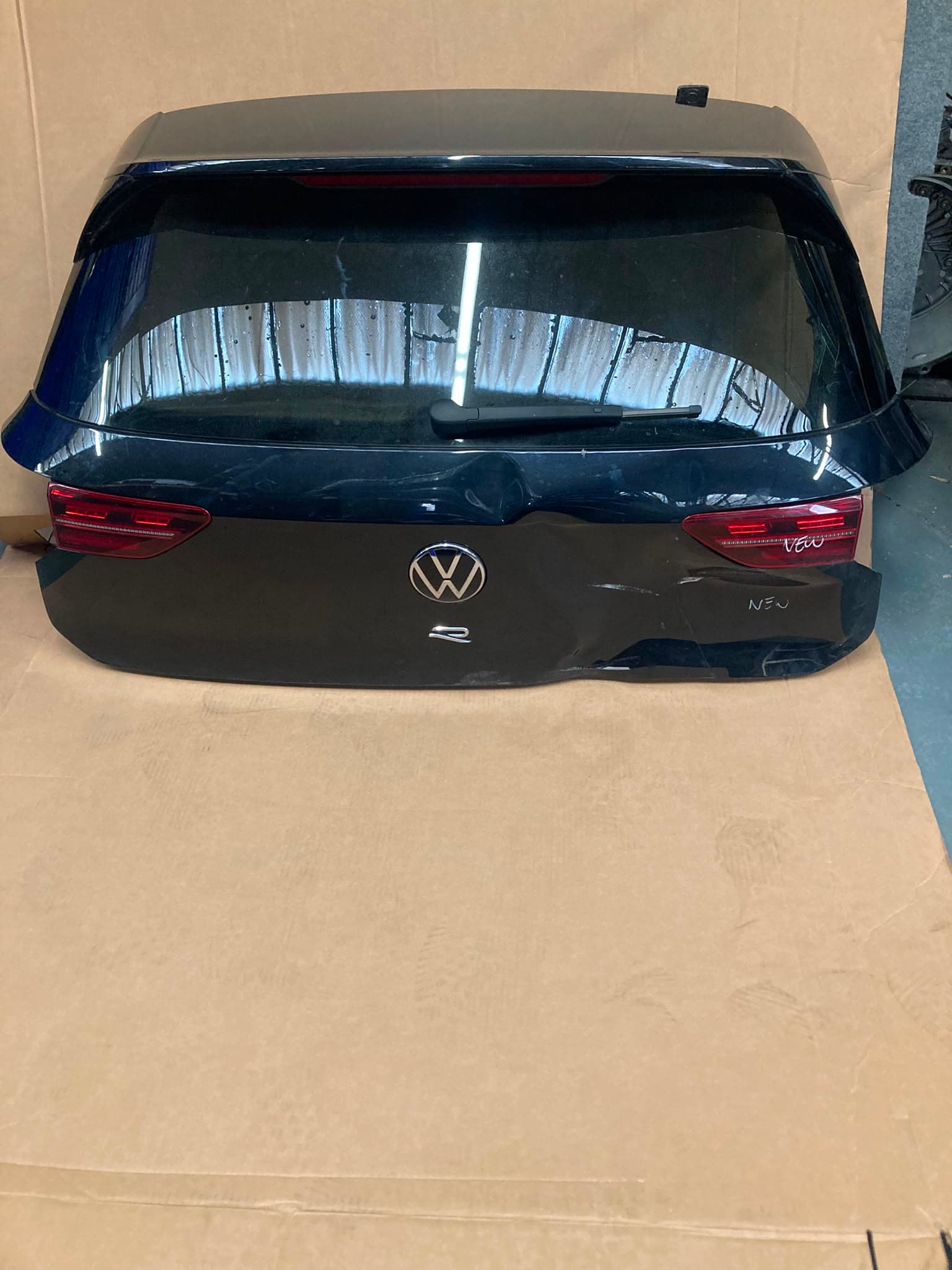 VOLKSWAGEN GOLF R 2021 MK8 REAR DAMAGED TAILGATE COMPLETE PANEL IN BLACK