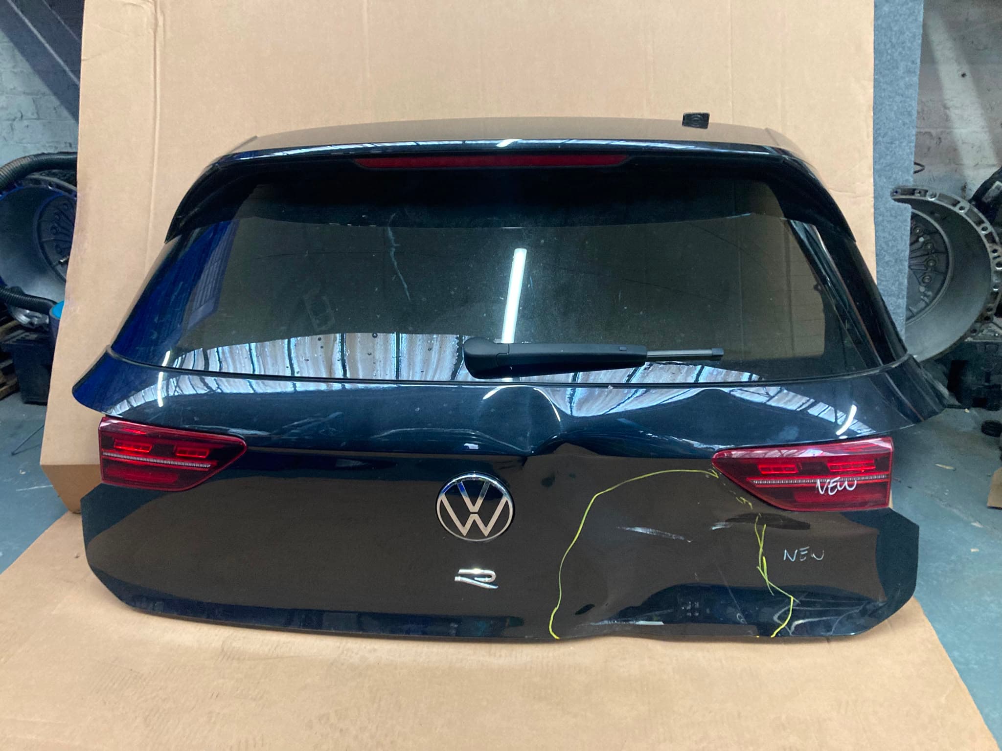 VOLKSWAGEN GOLF R 2021 MK8 REAR DAMAGED TAILGATE COMPLETE PANEL IN BLACK