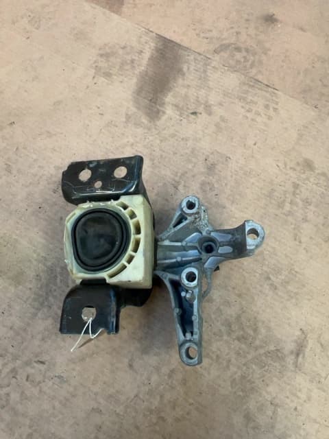 Renault Clio MK4 2012-2019 Engine Mount Driver Side 112845638r